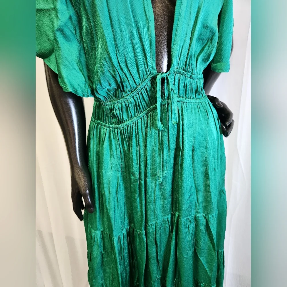 Elegant Green Maxi Dress - Picture 9 of 16